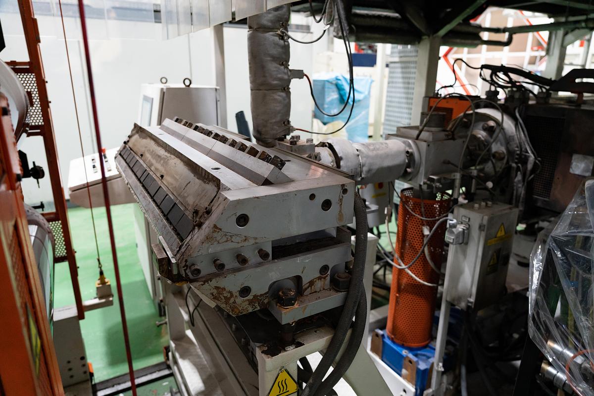 Used 2010 AMUT & ILLIG, AMUT E100 Coextruder/ Inline ILLIG RDK80