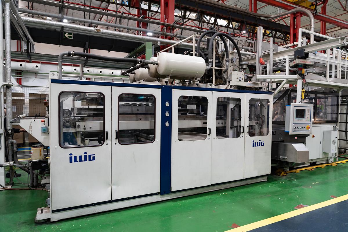 Used 2010 AMUT & ILLIG, AMUT E100 Coextruder/ Inline ILLIG RDM75K