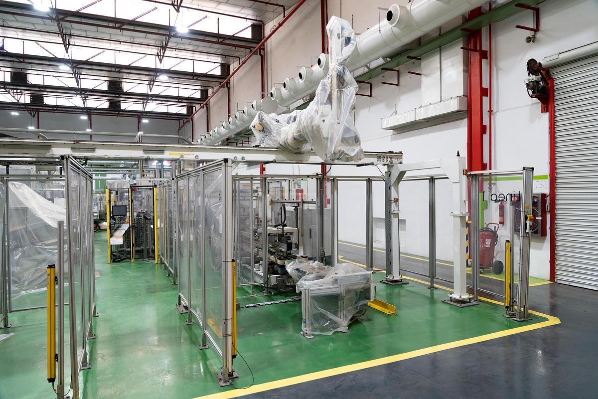 Used 2010 AMUT & ILLIG, AMUT E100 Coextruder/ Inline ILLIG RDK80