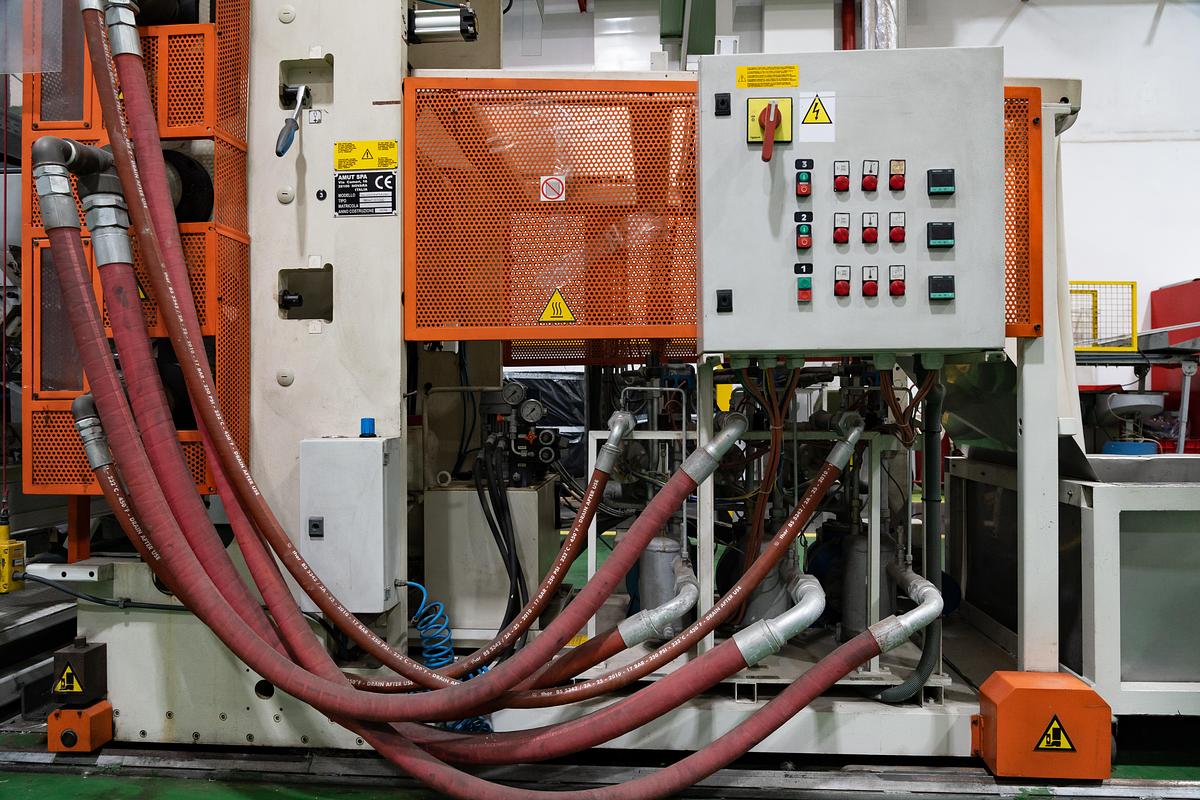 Used 2010 AMUT & ILLIG, AMUT E100 Coextruder/ Inline ILLIG RDK80