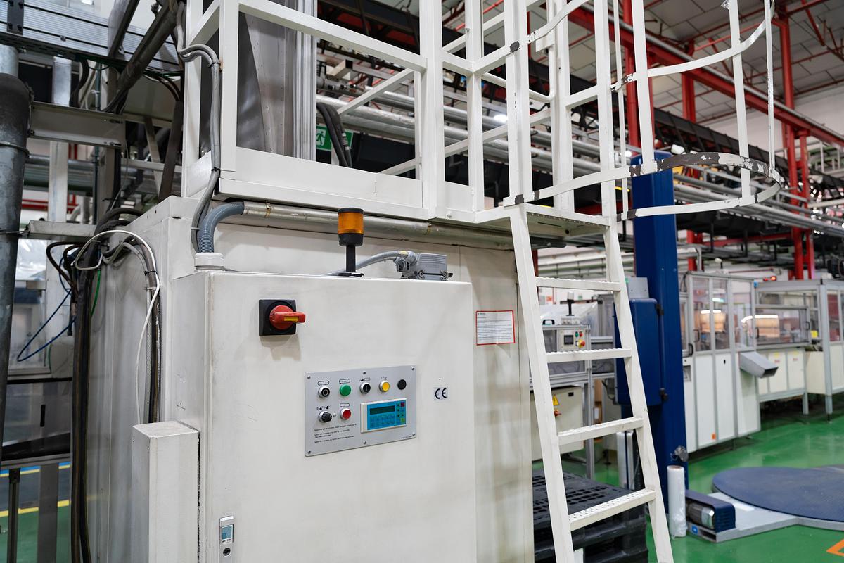 Used 2010 AMUT & ILLIG, AMUT E100 Coextruder/ Inline ILLIG RDM75K