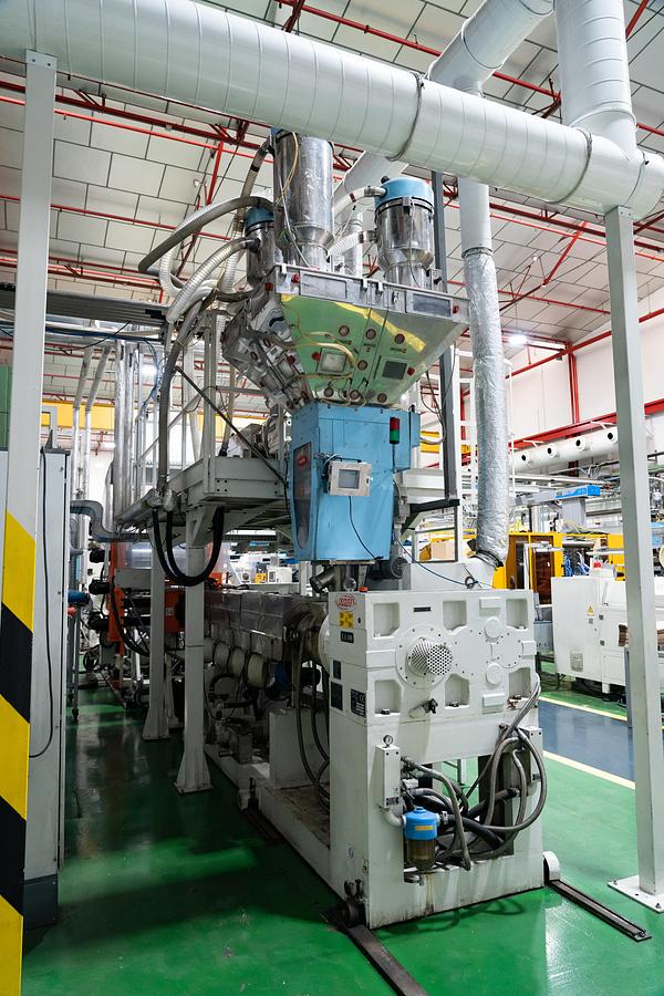 Used 2010 AMUT & ILLIG, AMUT E100 Coextruder/ Inline ILLIG RDM75K