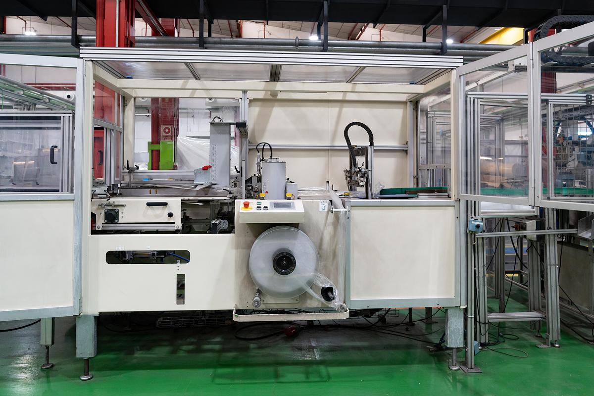 Used 2010 AMUT & ILLIG, AMUT E100 Coextruder/ Inline ILLIG RDM75K
