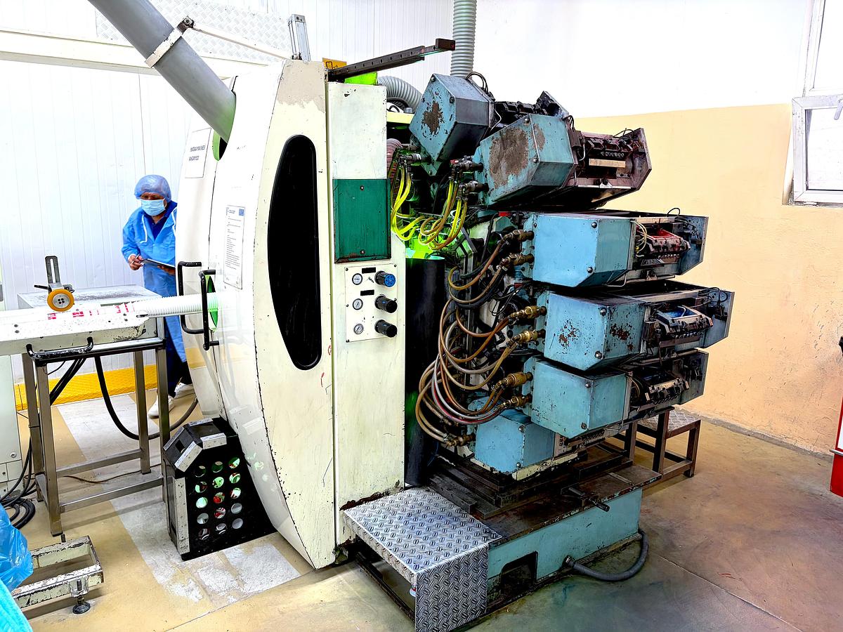 Refurbished 1999 VAN DAM 520-6