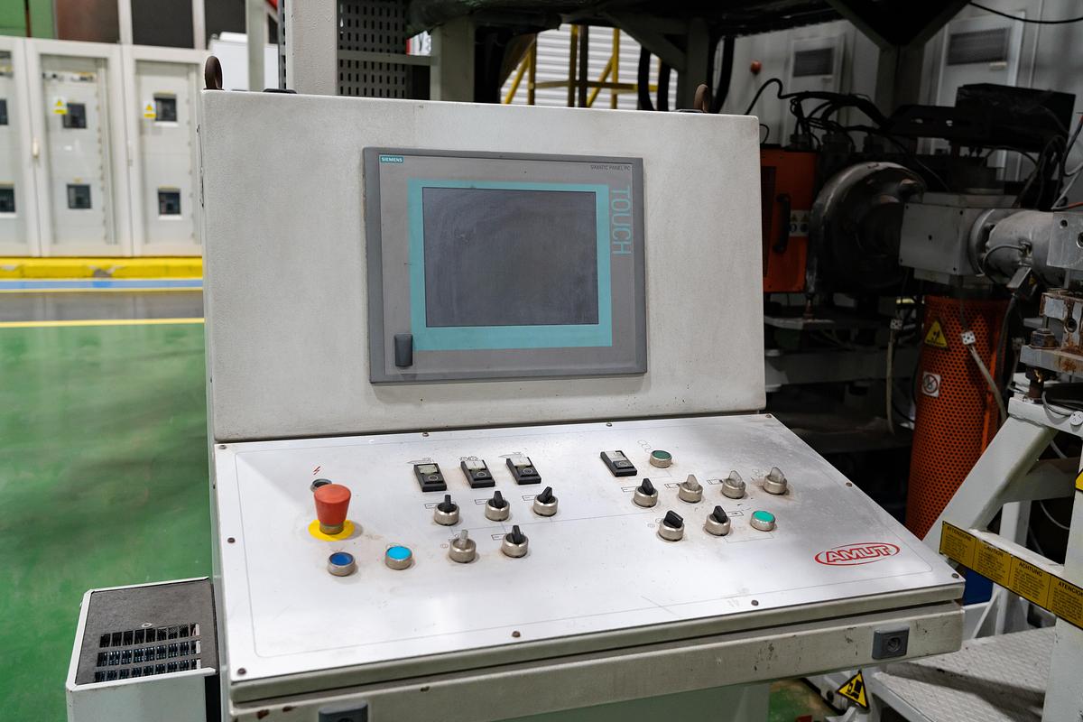 Used 2010 AMUT & ILLIG, AMUT E100 Coextruder/ Inline ILLIG RDK80