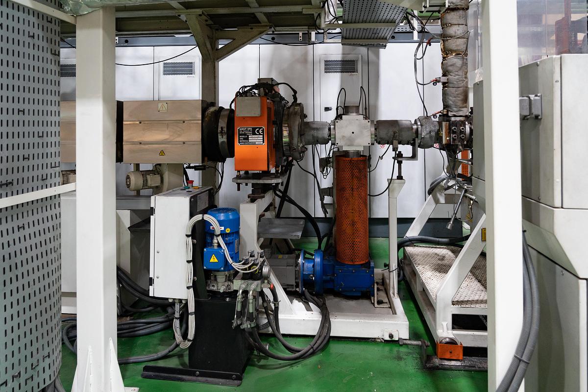 Used 2010 AMUT & ILLIG, AMUT E100 Coextruder/ Inline ILLIG RDM75K
