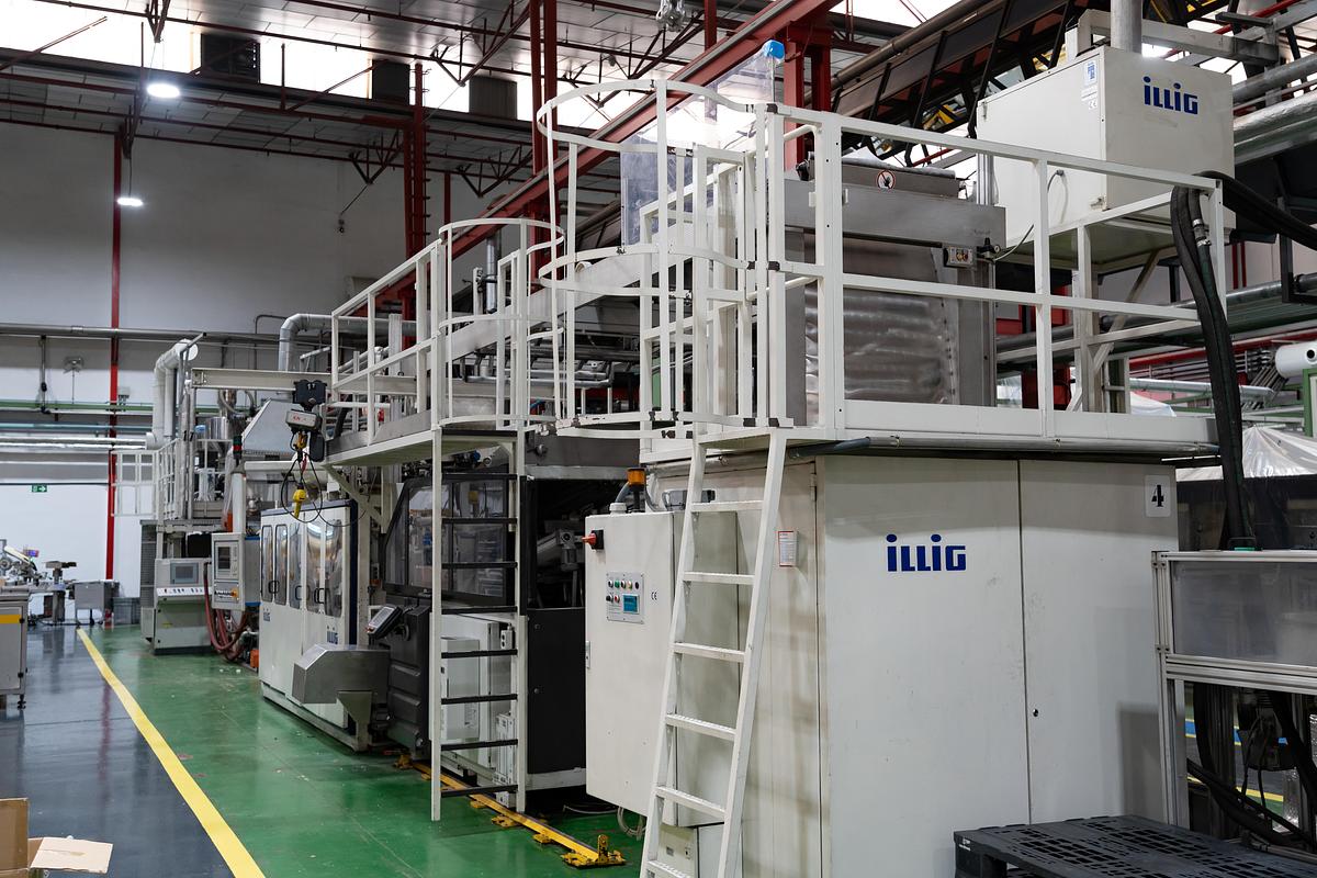 Used 2010 AMUT & ILLIG, AMUT E100 Coextruder/ Inline ILLIG RDM75K