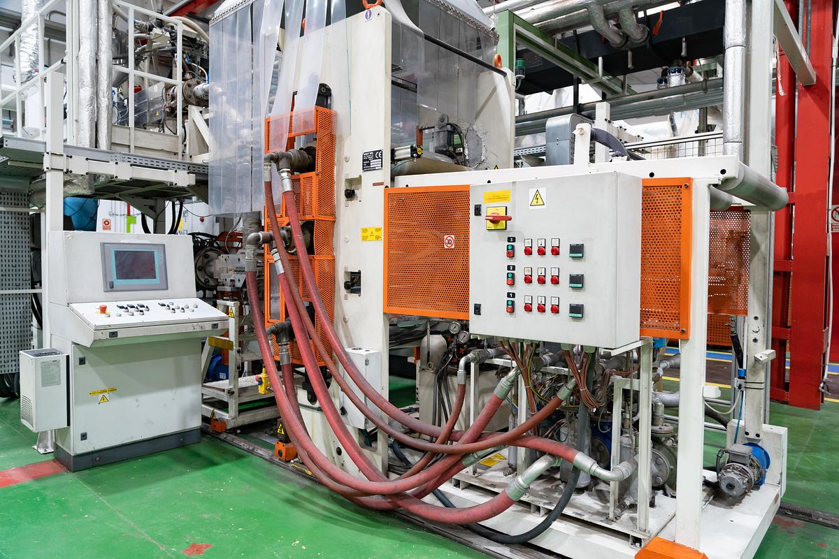 Used 2010 AMUT & ILLIG, AMUT E100 Coextruder/ Inline ILLIG RDM75K