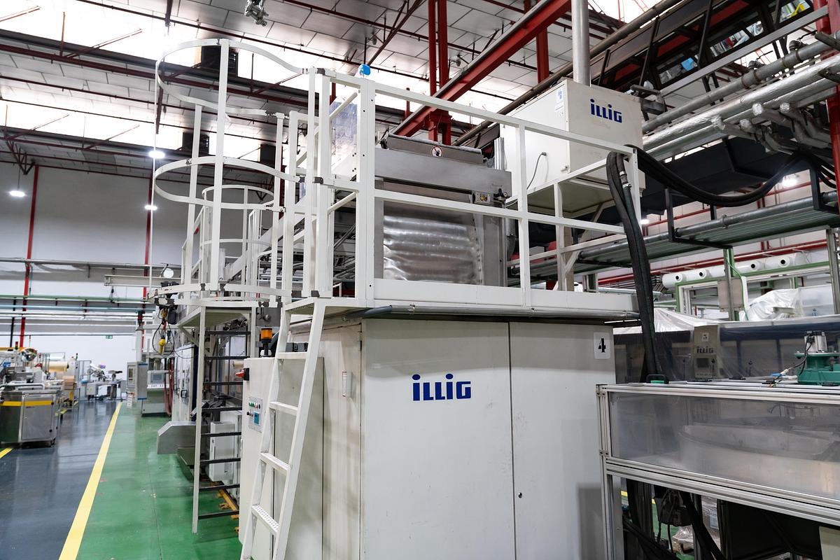 Used 2010 AMUT & ILLIG, AMUT E100 Coextruder/ Inline ILLIG RDM75K