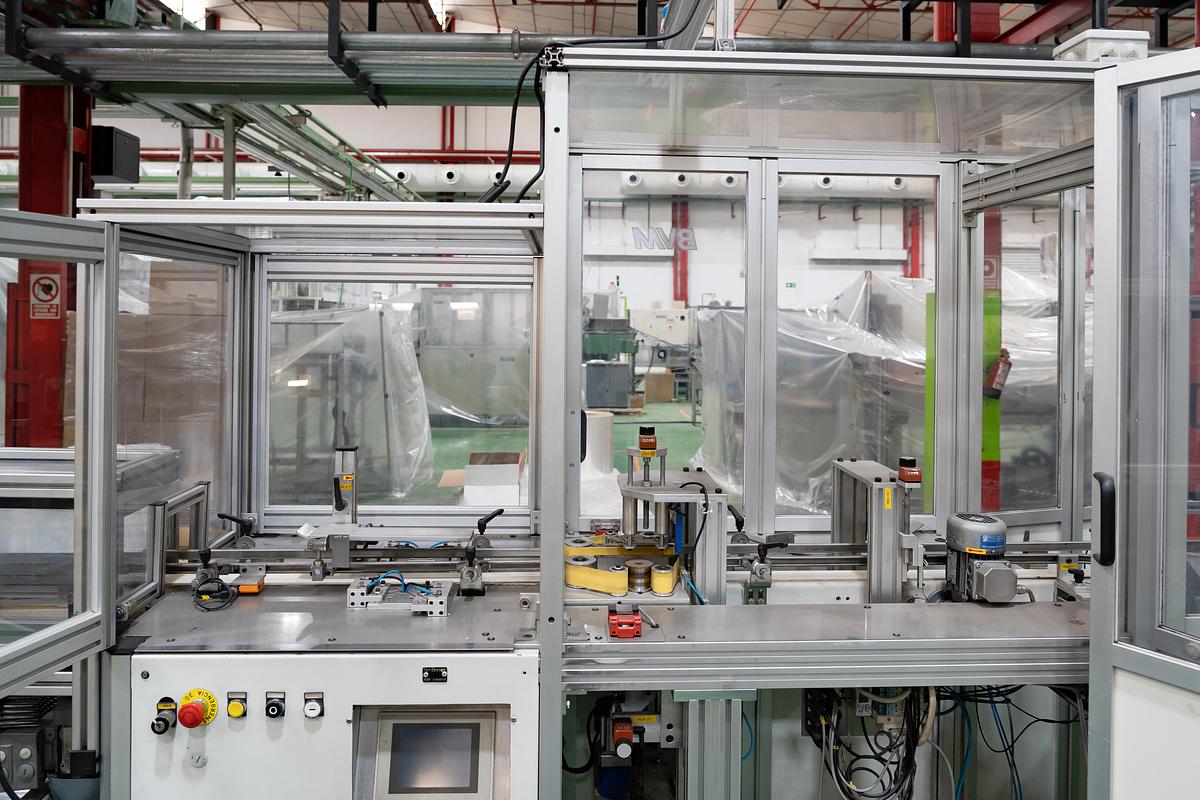 Used 2010 AMUT & ILLIG, AMUT E100 Coextruder/ Inline ILLIG RDM75K
