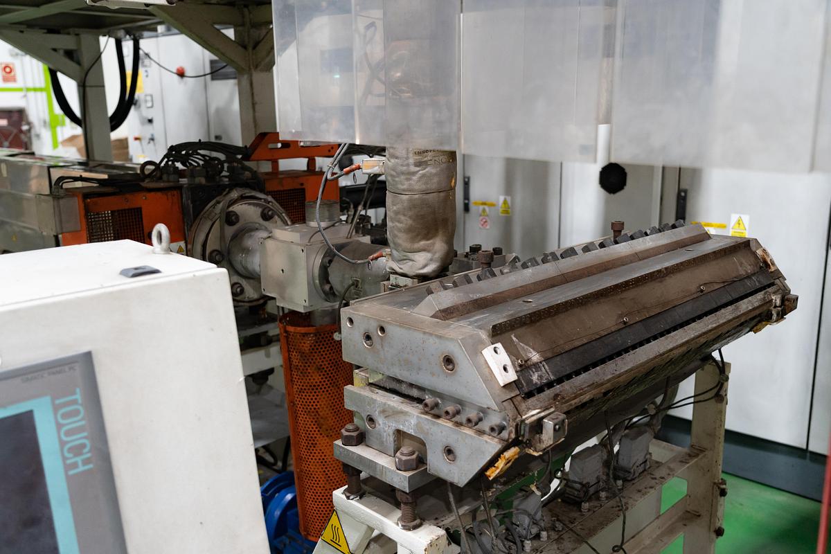 Used 2010 AMUT & ILLIG, AMUT E100 Coextruder/ Inline ILLIG RDM75K