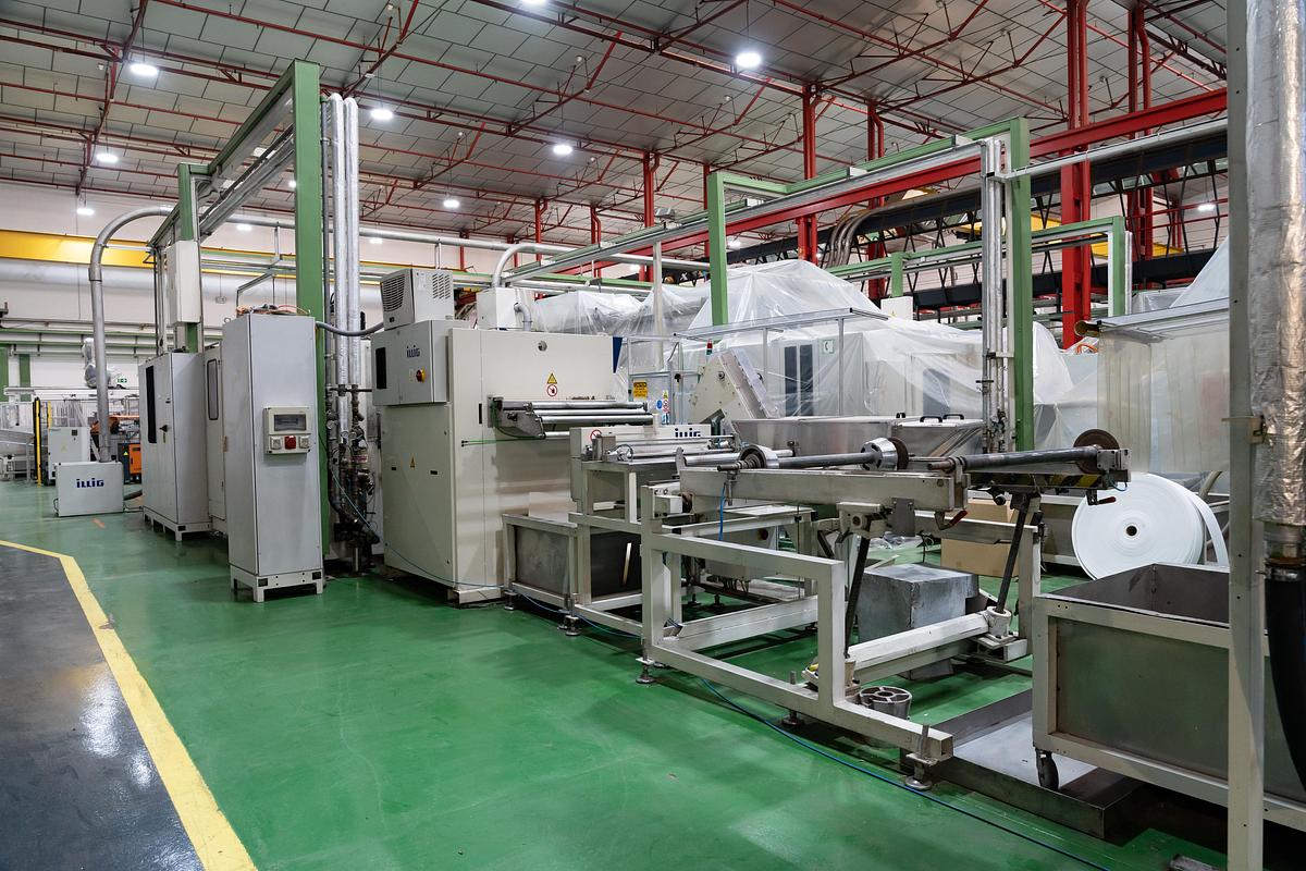 Used 2010 AMUT & ILLIG, AMUT E100 Coextruder/ Inline ILLIG RDK80