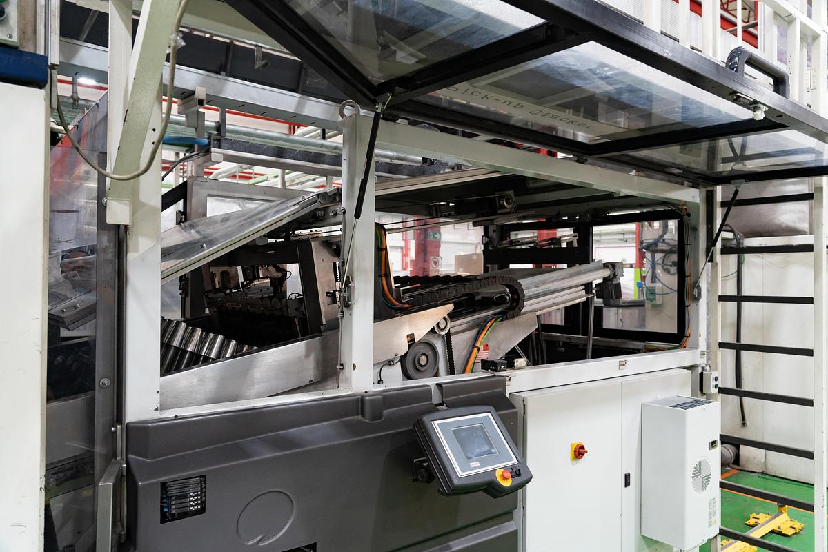 Used 2010 AMUT & ILLIG, AMUT E100 Coextruder/ Inline ILLIG RDM75K
