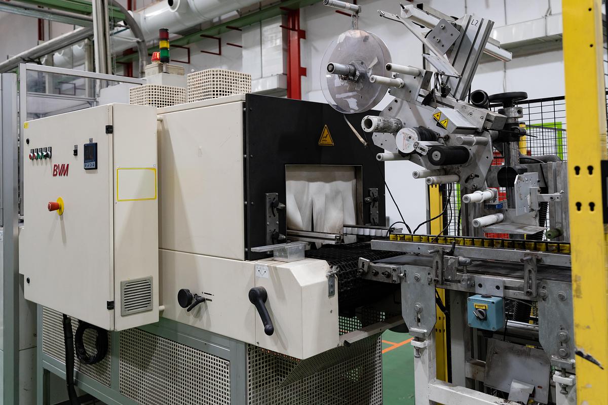 Used 2010 AMUT & ILLIG, AMUT E100 Coextruder/ Inline ILLIG RDK80