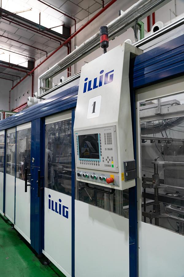 Used 2010 AMUT & ILLIG, AMUT E100 Coextruder/ Inline ILLIG RDK80