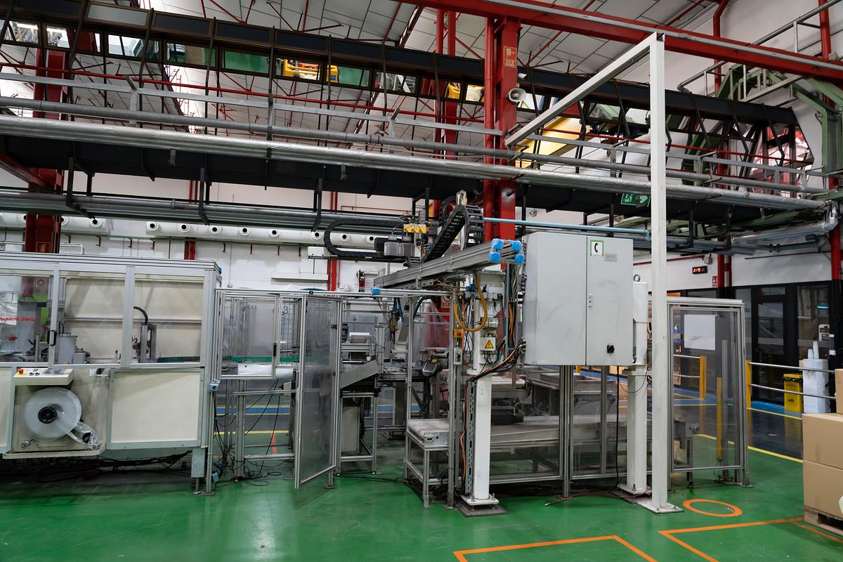 Used 2010 AMUT & ILLIG, AMUT E100 Coextruder/ Inline ILLIG RDM75K