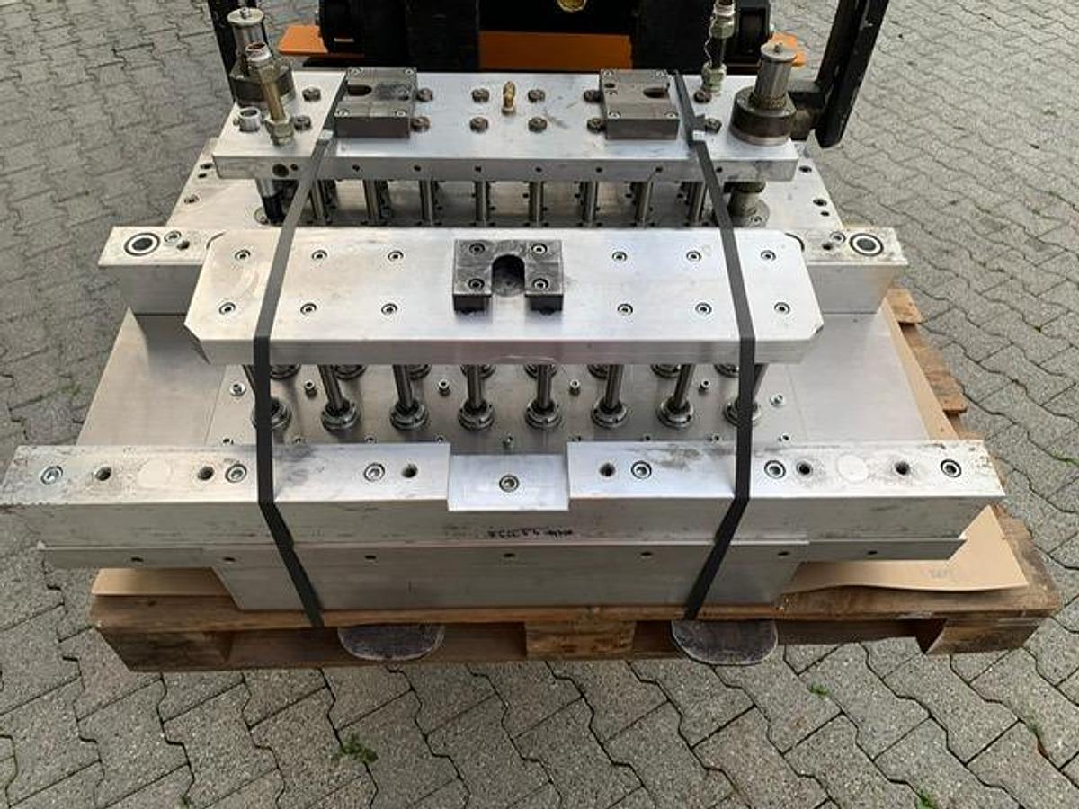Used 2007 mould & matic RDM70K Mold