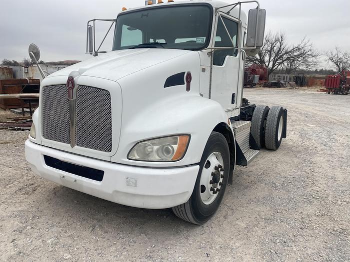 Used 2010 Kenworth Single axle
