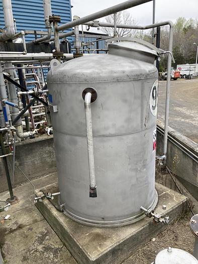 Used Used FESCO approximately 900 gallon 304 stainless steel vertical storage tank