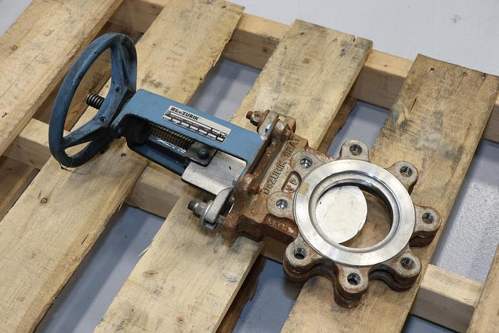 Used Dezurik 4" Hand Operated Knife Gate Valve #44241