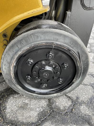 Used 8,000 POUND YALE MODEL GLC080LJNGAE088 FORKLIFT