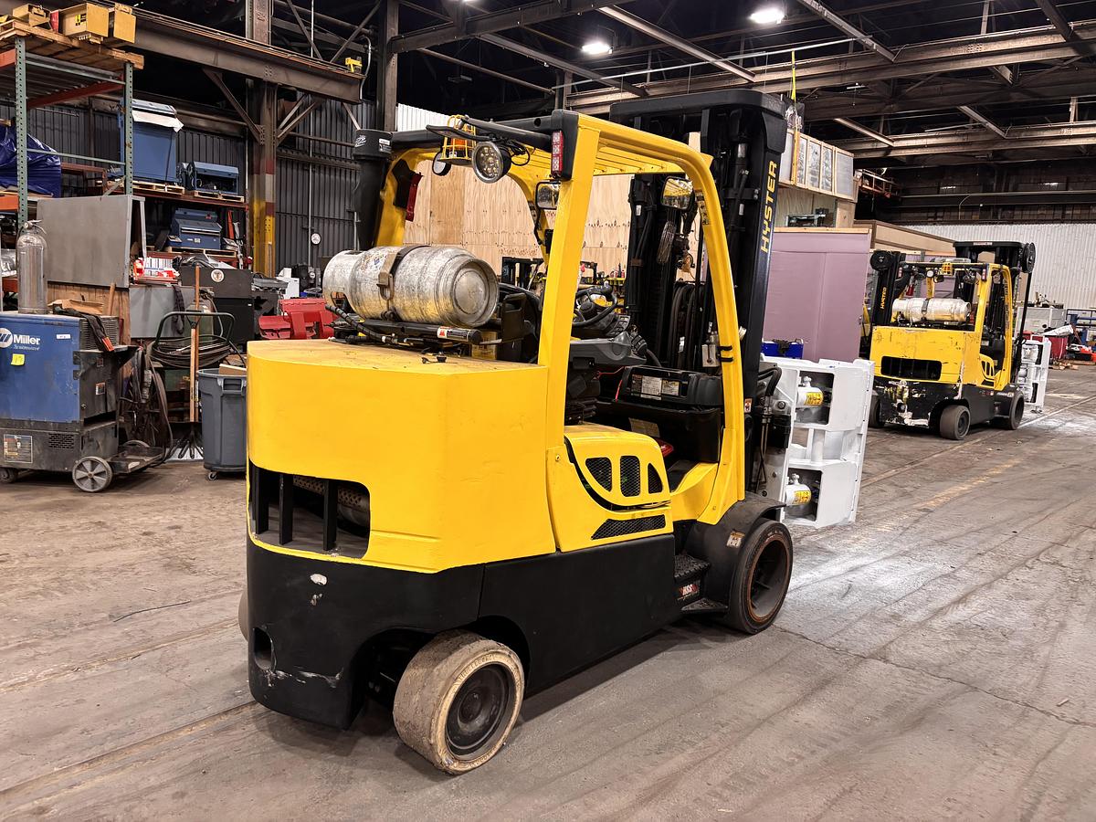 Used 12,000 POUND CAPACITY HYSTER MODEL S120FTPRS 60" CASCADE PAPER ROLL CLAMP