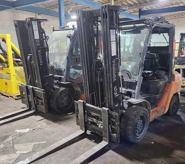 Used TOYOTA 8FGU32 FORKLIFT 7000LB WITH SIDE SHIFT AND FORK POSITIONER - PENDING SALE