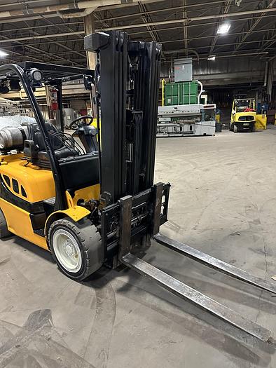 Used YALE GLP060VXNDAE091 6000LB FORKLIFT WITH SIDESHIFT AND FORK POSITIONER
