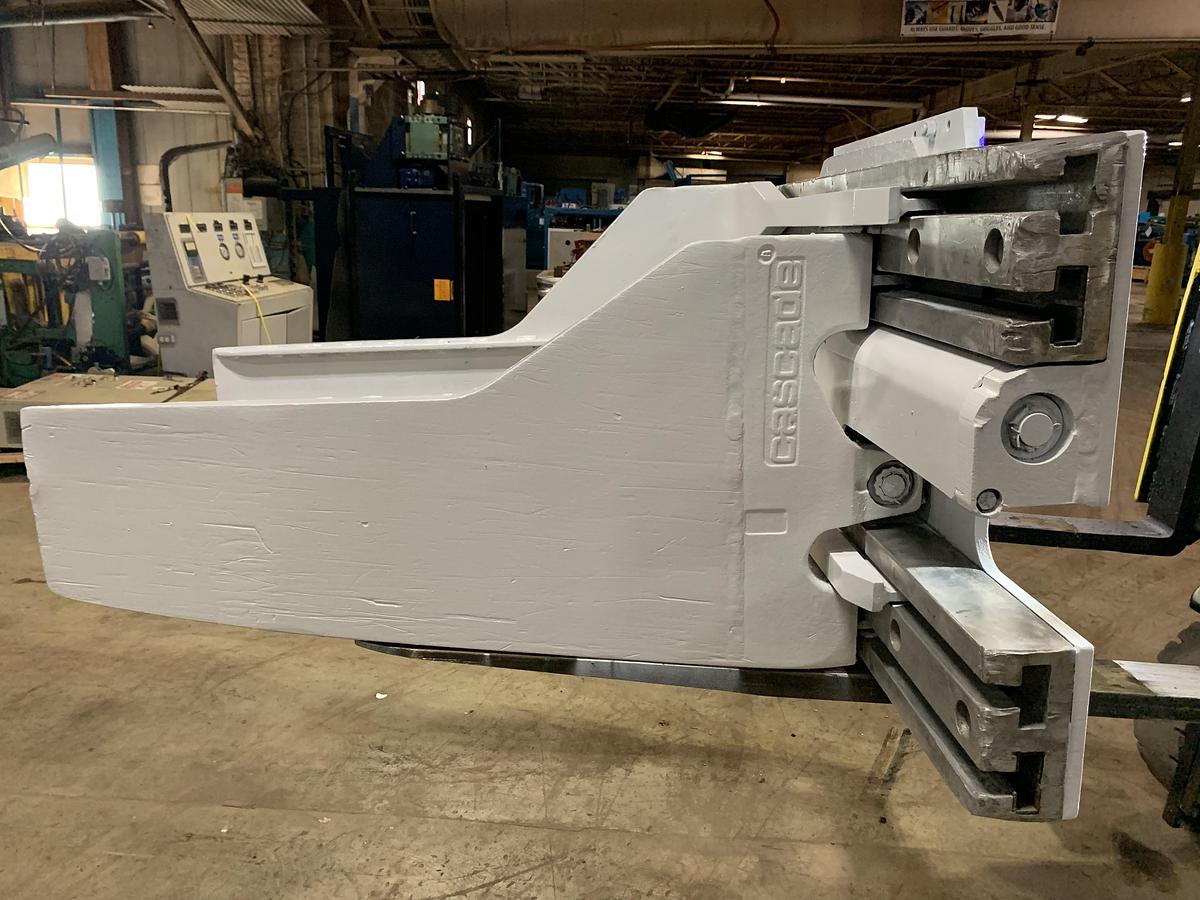 Used CASCADE BALE CLAMP ATTACHMENT CLASS III (ORIGINALLY ON 8,000 POUND FORKLIFT)