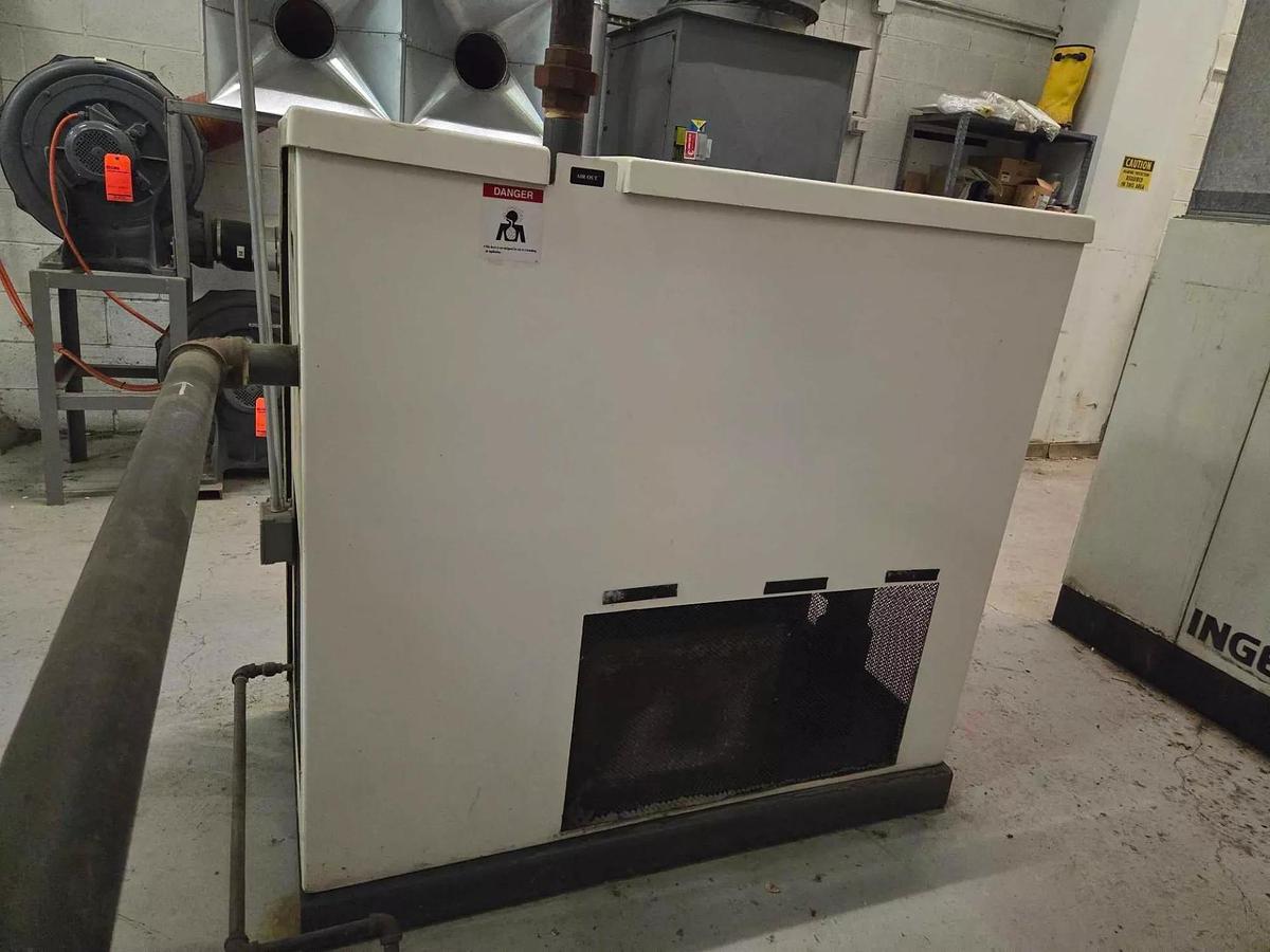 Used INGERSOLL RAND SSR AIR COMPRESSOR SYSTEM WITH AIR DRYER AND AIR TANK