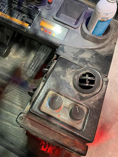 Used TOYOTA 8FGU32 FORKLIFT 7000LB WITH SIDE SHIFT AND FORK POSITIONER - PENDING SALE