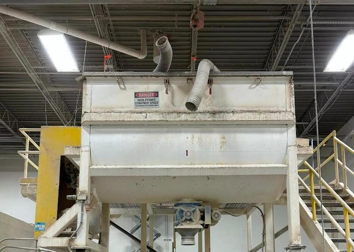 Used STAINLESS STEEL RIBBON BLENDER 200 CUBIC FEET 