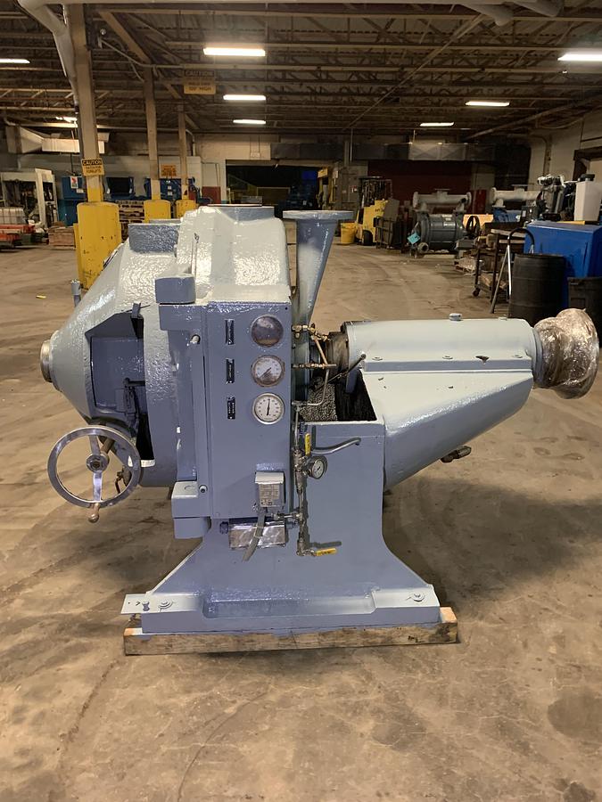 Used 34"/38" BELOIT DD4000 DOUBLE DISC REFINER