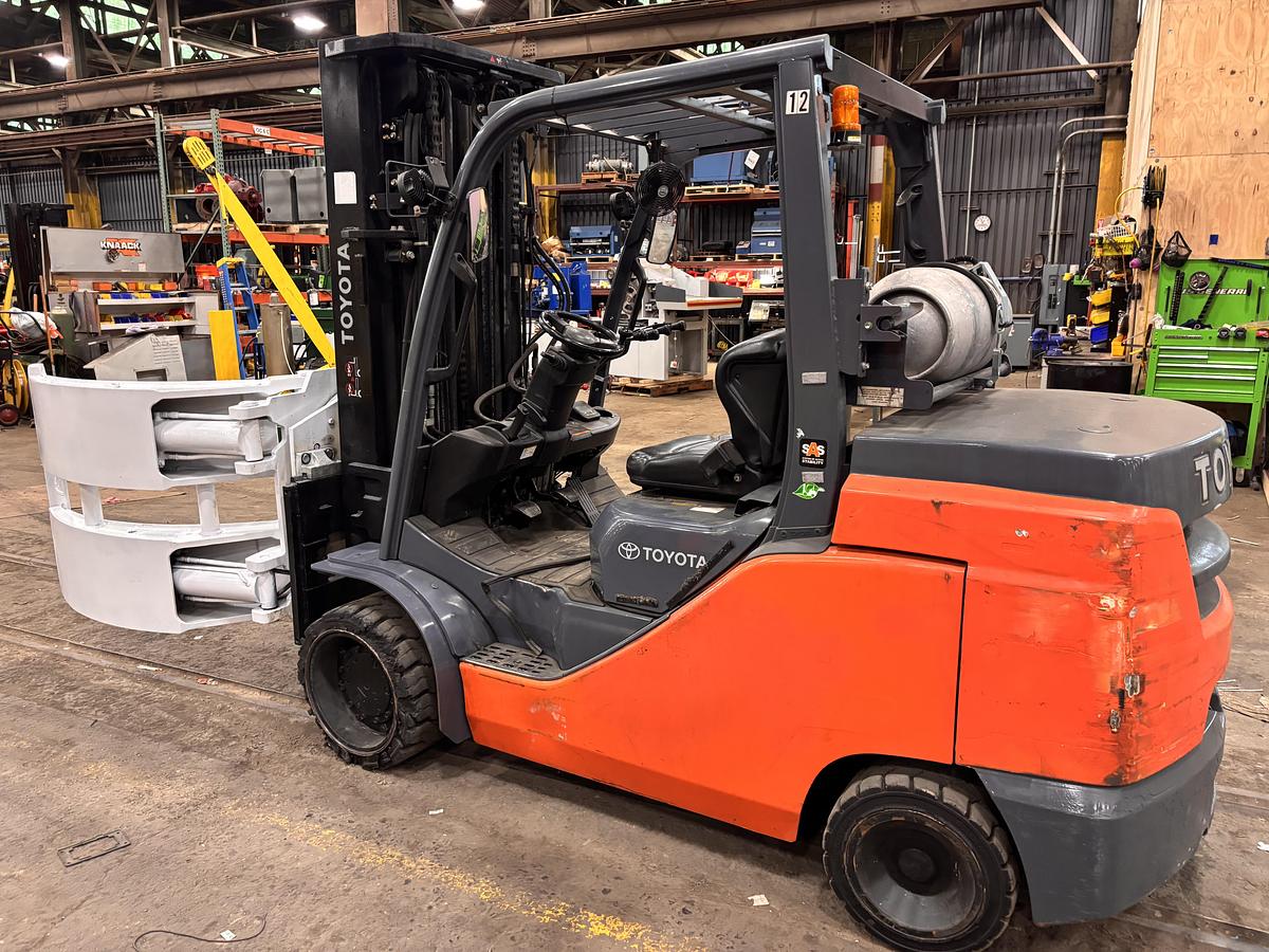 Used 12,000 POUND TOYOTA MODEL 8FGC55U FORKLIFT WITH 72" CASCADE CLAMP