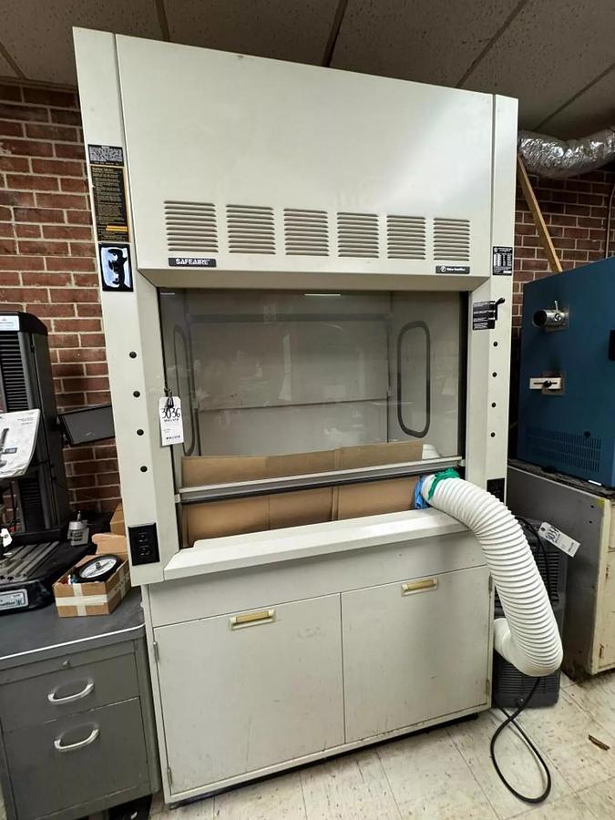 Used HAMILTON SAFE AIRE LABORATORY FUME HOOD