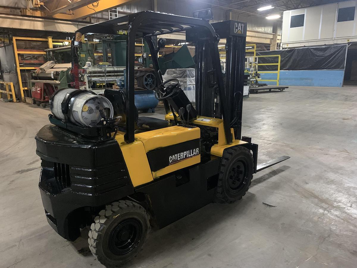 Used 5,000 LB. CATERPILLAR MDL V50E 3-STAGE MAST LH92"/RH173" 4-WAY HYDRAULIC VALVE CLASS IV