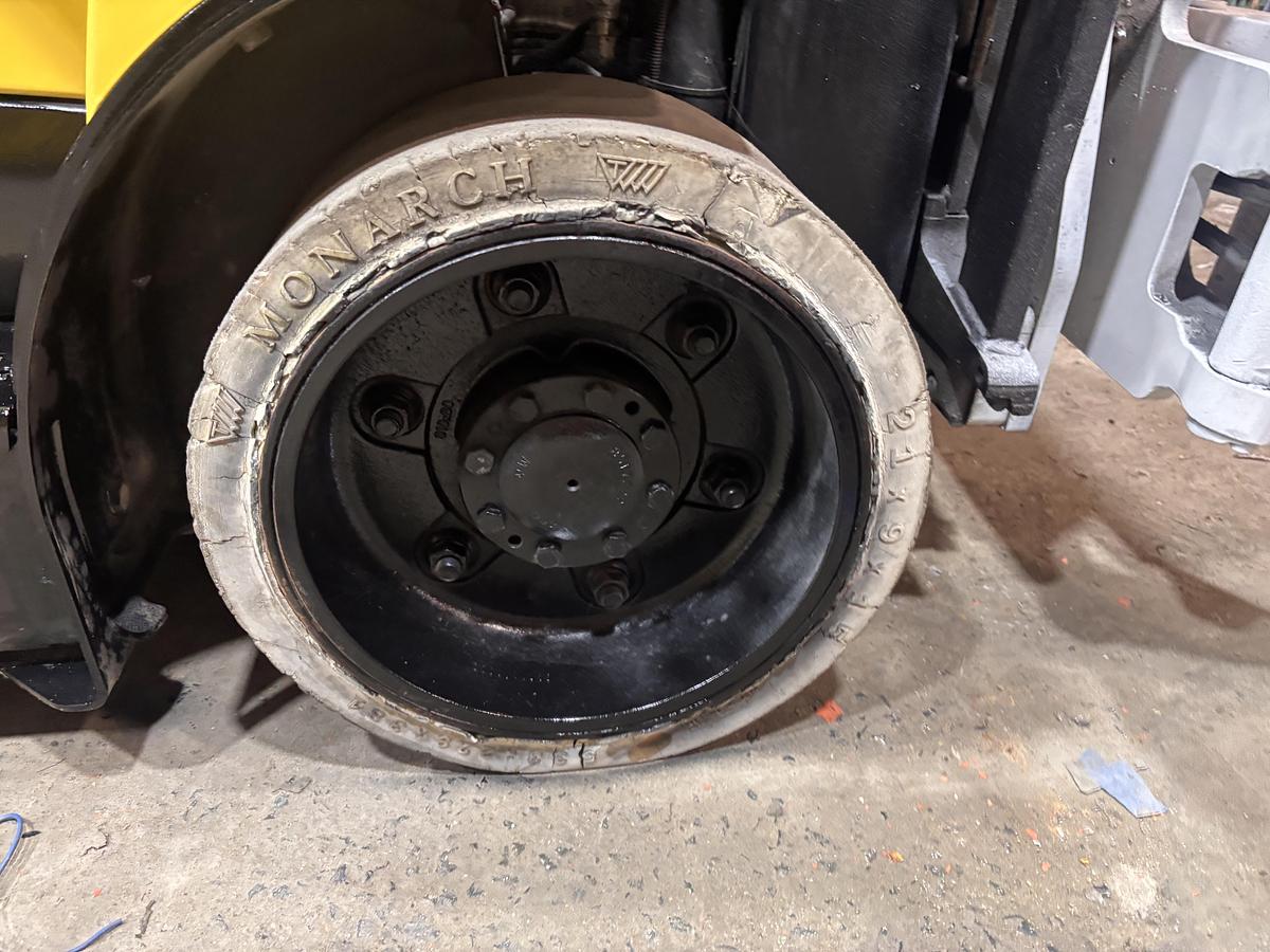 Used 7,000 POUND HYSTER MODEL S70FT FORKLIFT ROLL CLAMP TRUCK- PENDING LS