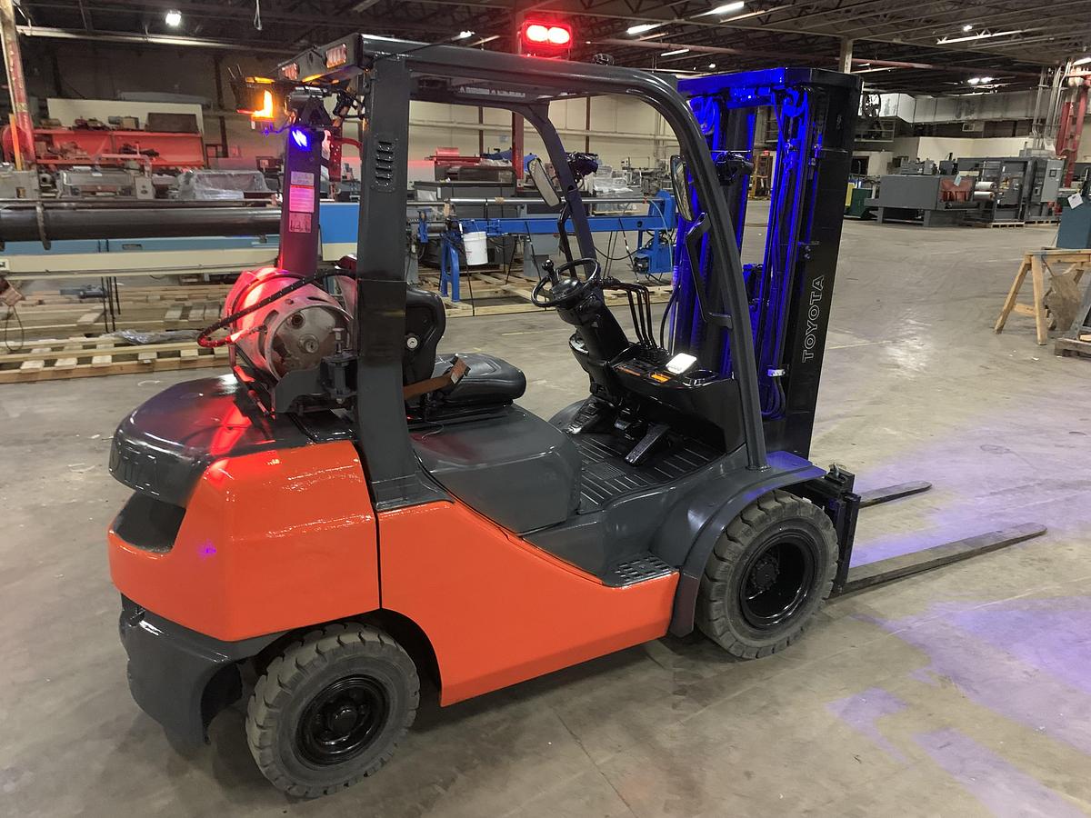 Used 5,000 lb. TOYOTA MDL 8FGU25  WITH SIDE SHIFT 2,100 HOURS 