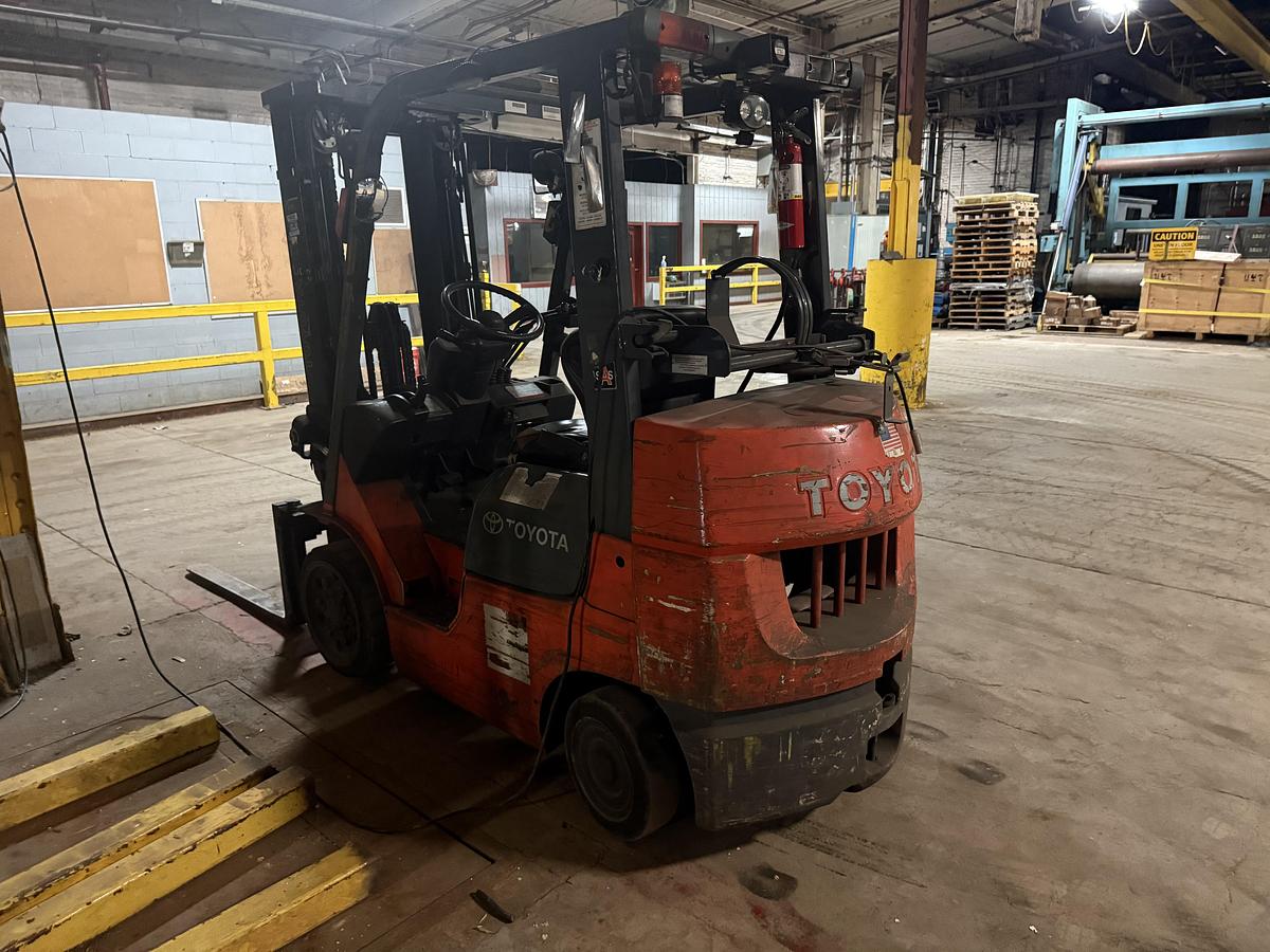 Used TOYOTA FORKLIFT