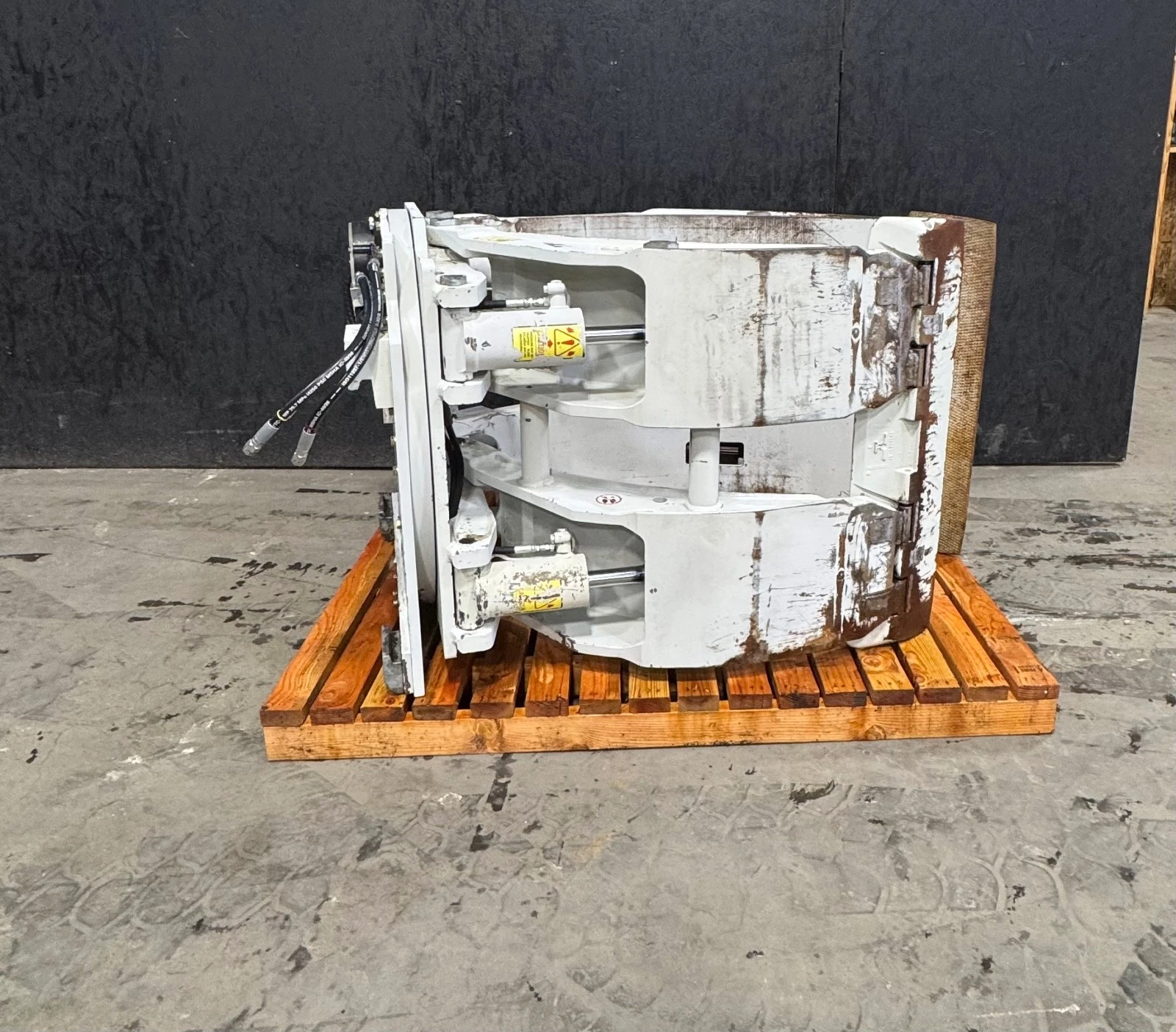 Used 72" CASCADE PAPER ROLL CLAMP MODEL 100F-RCP-364
