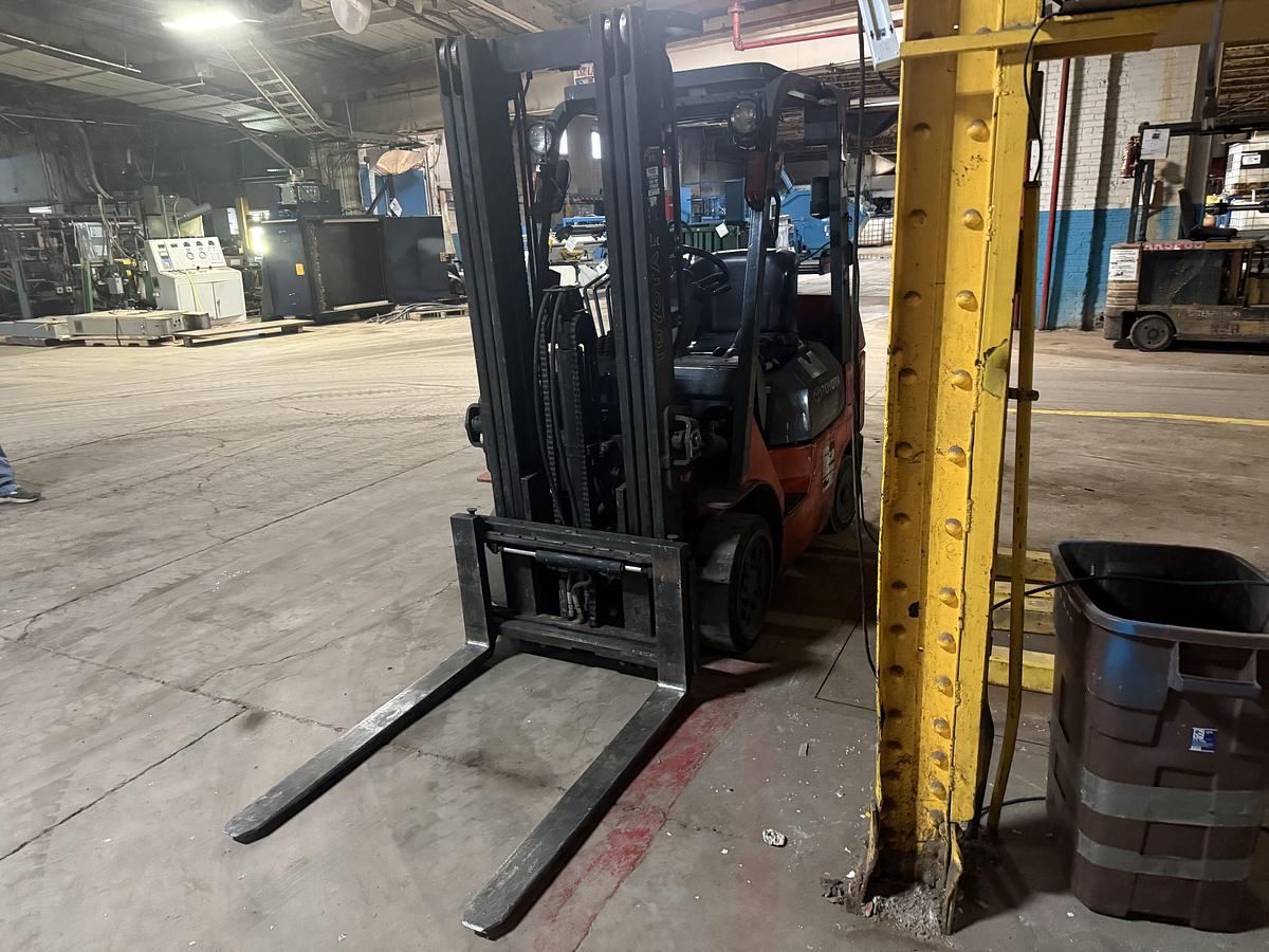 Used TOYOTA FORKLIFT