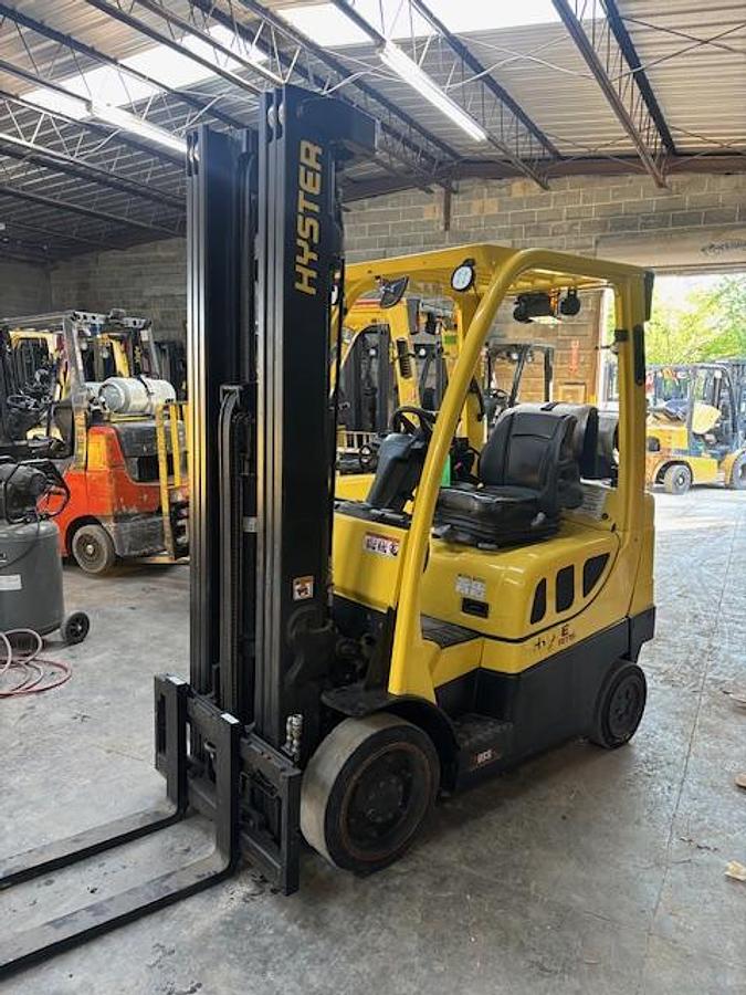 Used 5,000 LB. HYSTER MODEL S50FT LH98"/RH224" ROLL CLAMP COMPATIBLE