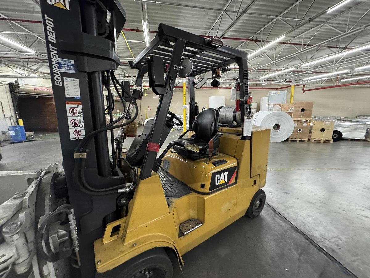 Used CATERPILLAR ROLL CLAMP TRUCK MODEL GC55K6 WITH CASCADE CLAMP