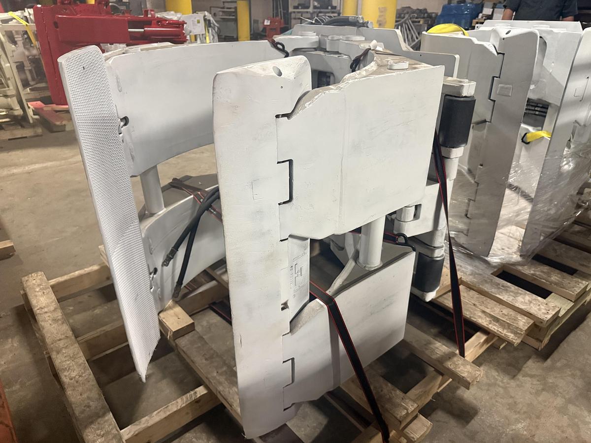 Used CASCADE MODEL 90F-RCS 60" DIA. ROLL CLAMP