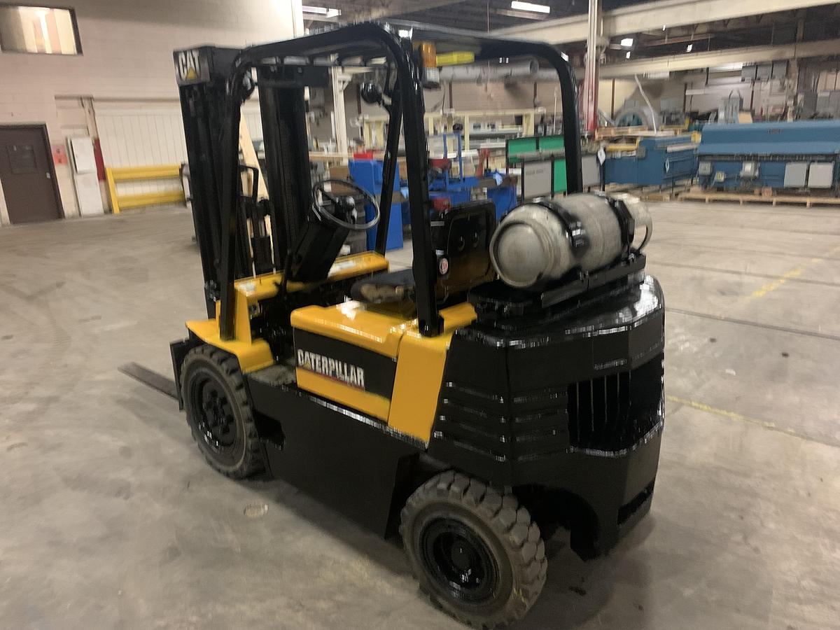 Used 5,000 LB. CATERPILLAR MDL V50E 3-STAGE MAST LH92"/RH173" 4-WAY HYDRAULIC VALVE CLASS IV
