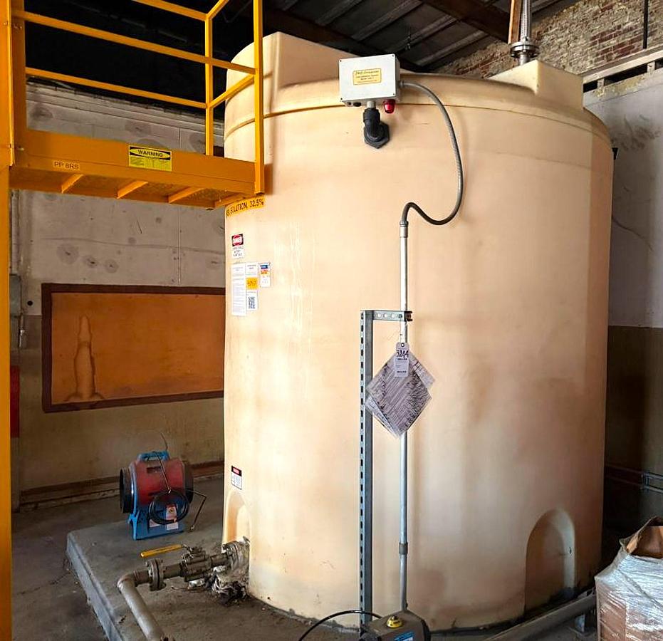 Used 2,500 GALLON PLASTIC TANK WITH STEEL STAIRWAY STAIRWAAY