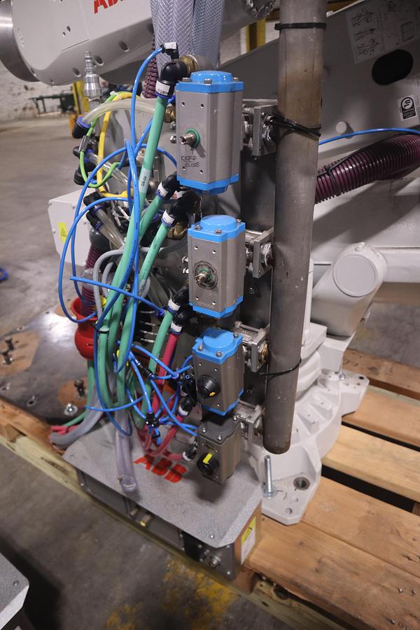 ABB MODEL IRB 6700-300/2.70 ROBOT 6-AXIS MANUFACTURED 2021