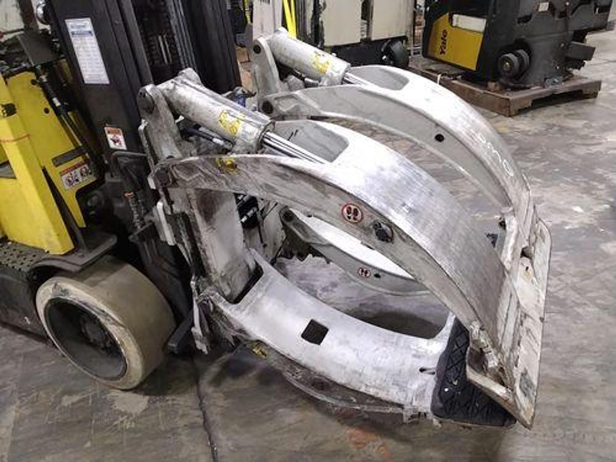 Used 60" CLASS III CASCADE ROLL CLAMP MODEL 25H-RCP-BX07-006