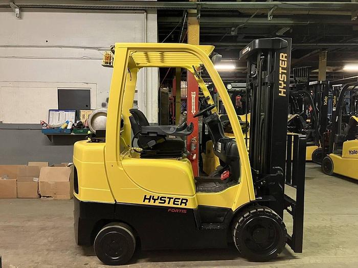 Used 6,000 POUND HYSTER S60FT FORKLIFT 3-STAGE MAST WITH SIDE SHIFT 2014