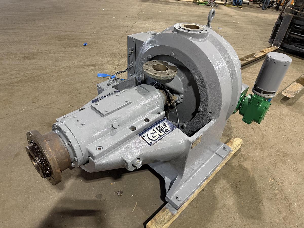 Used BELOIT DD4000 SERIES 24" DISC REFINER WITH NEW PLATES PLATES